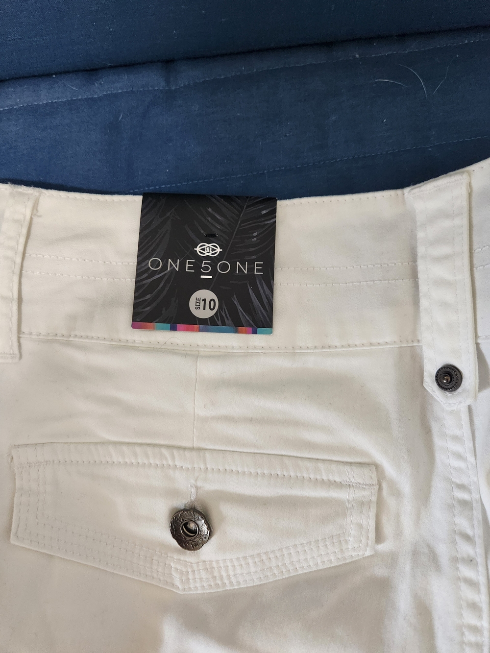 One 5 One White Women's  Bermuda Shorts-Size 10 - Picture 6 of 8